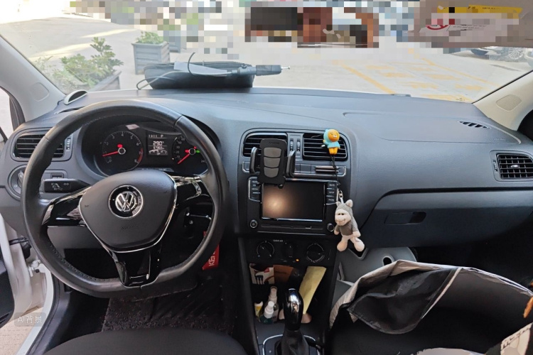 Volkswagen Polo 2016 car image #11