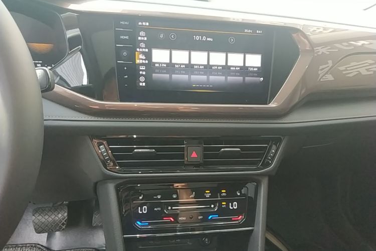 Volkswagen Tharu 2023 car image #13