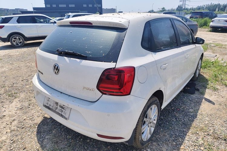 Volkswagen Polo 2015 car image #7