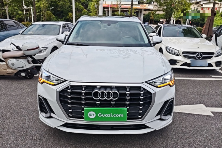 Audi Q3 2020 car image #3