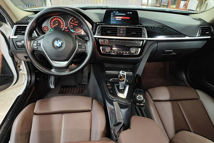 BMW 3 Series 2018 car image #10