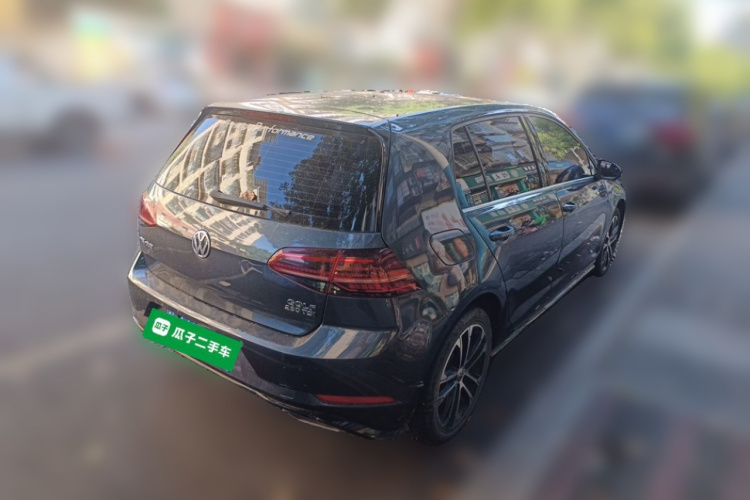 Volkswagen Golf 2018 car image #5