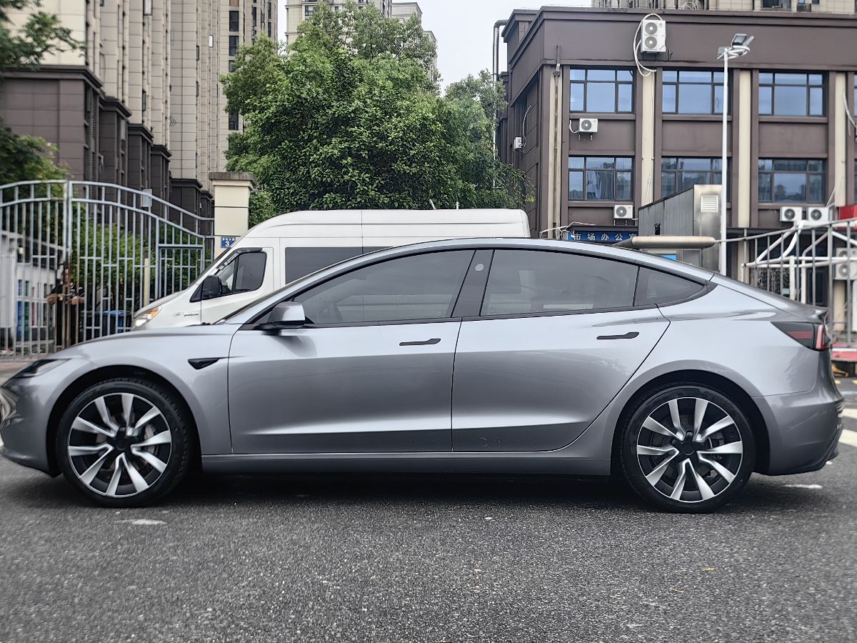 Tesla Model 3 2025 car image #5