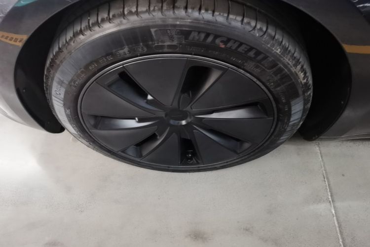 Tesla Model 3 2024 car image #9