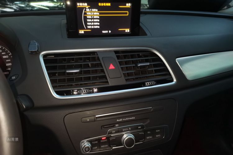Audi Q3 2016 car image #15
