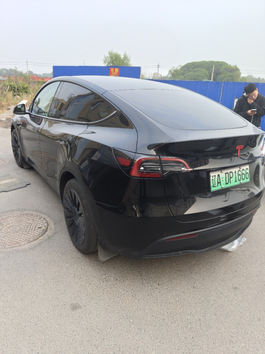 Tesla Model Y 2023 صورة سيارة #5