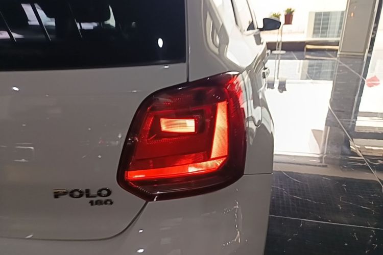 Volkswagen Polo 2019 car image #8