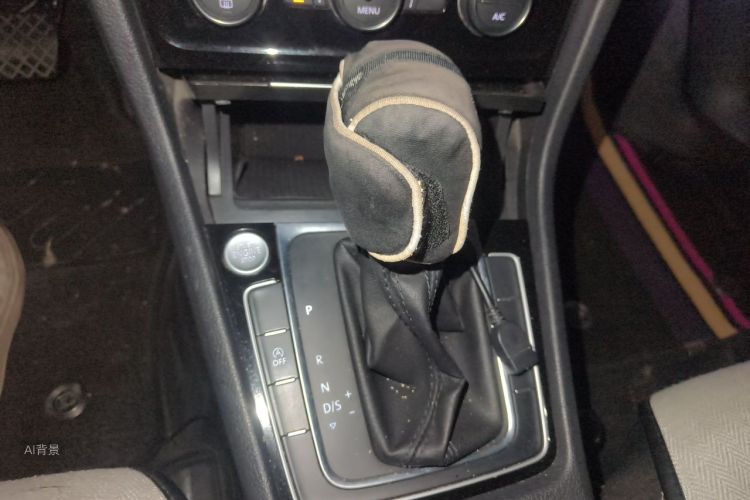 Volkswagen Golf 2015 car image #16