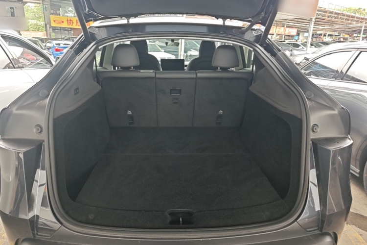 Tesla Model Y 2025 #19 Tesla Model Y 2025 car image #19