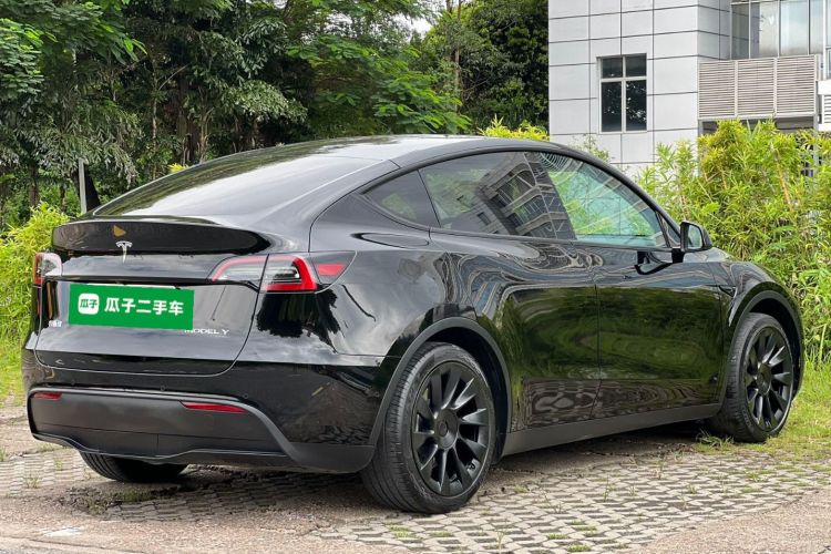 Tesla Model Y 2023 car image #7