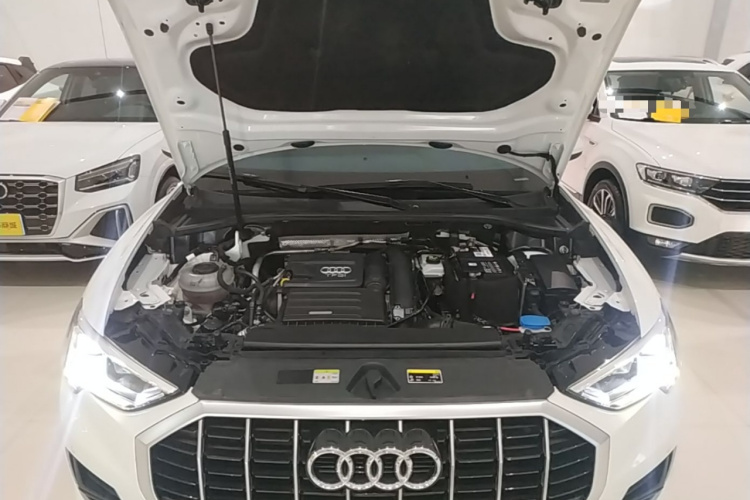 Audi Q3 2021 car image #20