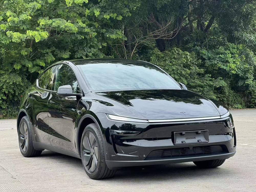 Tesla Model Y 2026 #3 Tesla Model Y 2026 car image #3