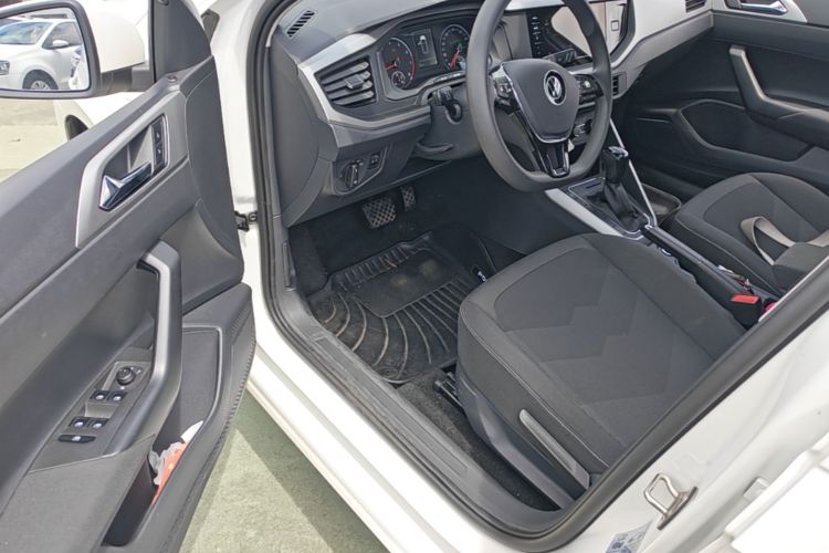 Volkswagen Polo 2022 car image #16