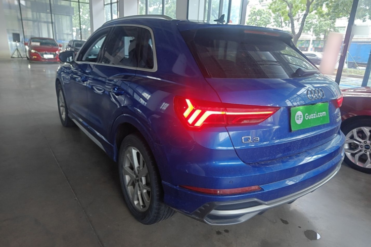 Audi Q3 2020 car image #5