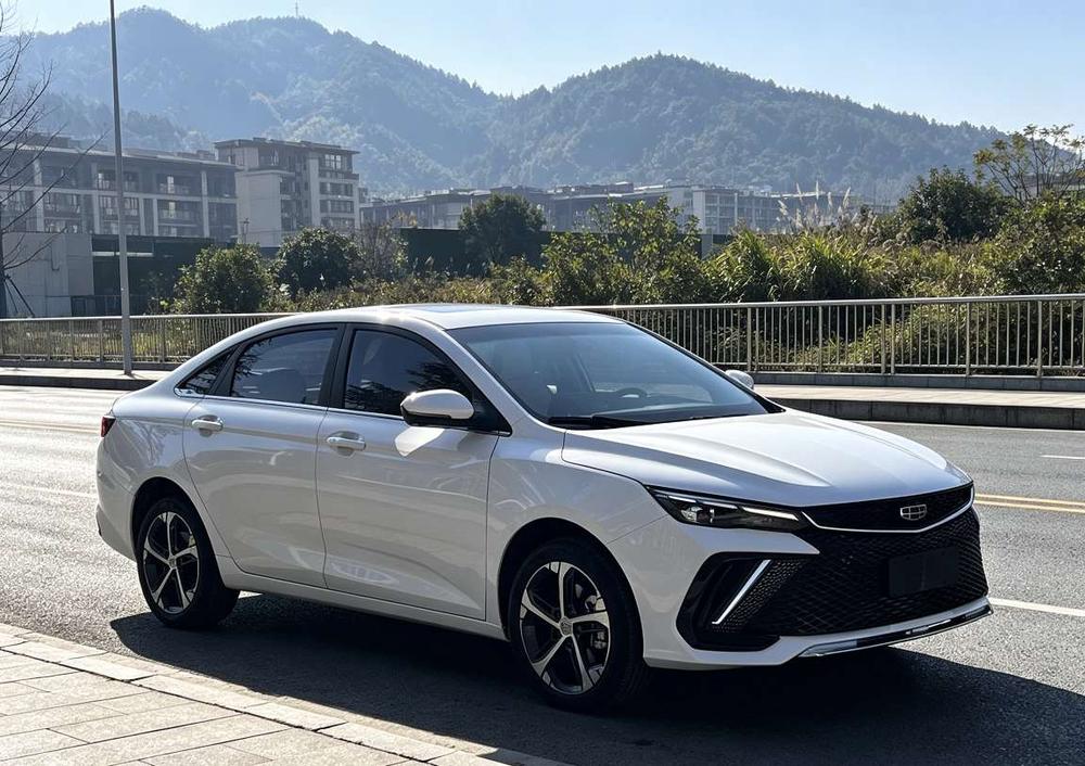 GEELY Emgrand L 2022 car image #3
