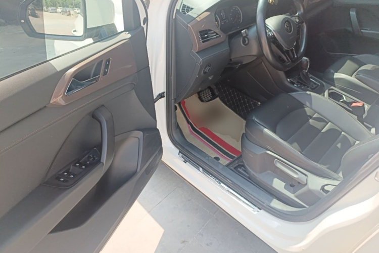 Volkswagen Tharu 2021 car image #16