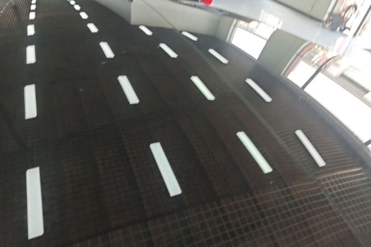 Tesla Model 3 2023 car image #25