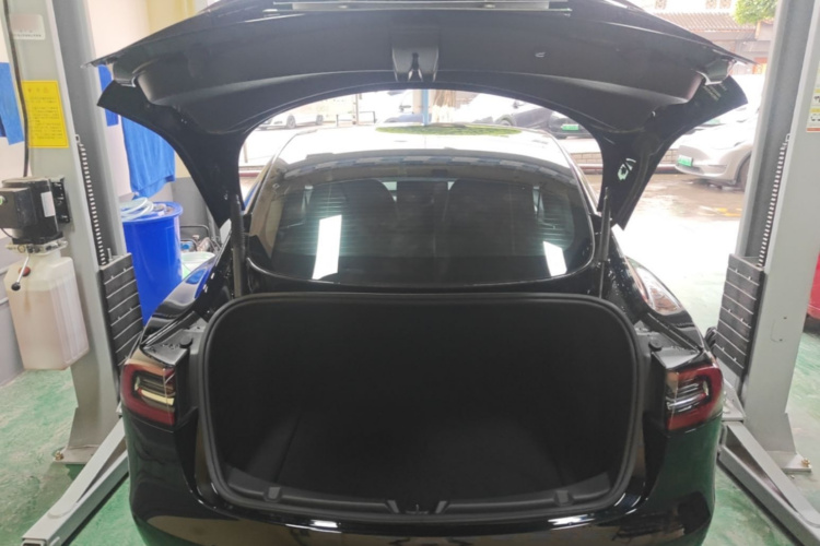 Tesla Model 3 2021 car image #19
