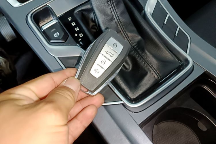GEELY Emgrand 2021 car image #14