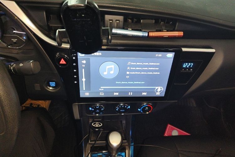 Toyota Corolla 2019 #13 Toyota Corolla 2019 car image #13