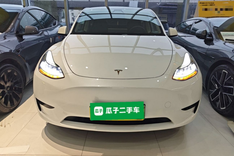 Tesla Model Y 2024 #3 Tesla Model Y 2024 immagine di auto #3