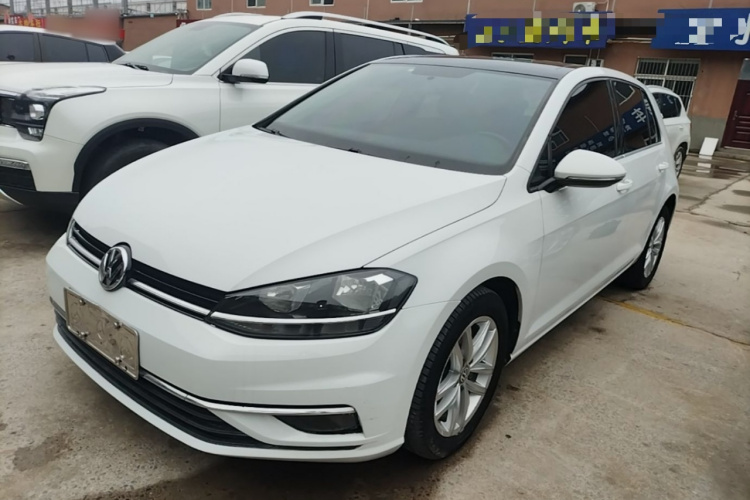 Volkswagen Golf 2019 car image #2