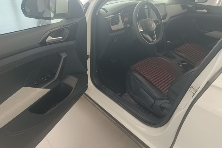 Volkswagen Tharu 2024 car image #12