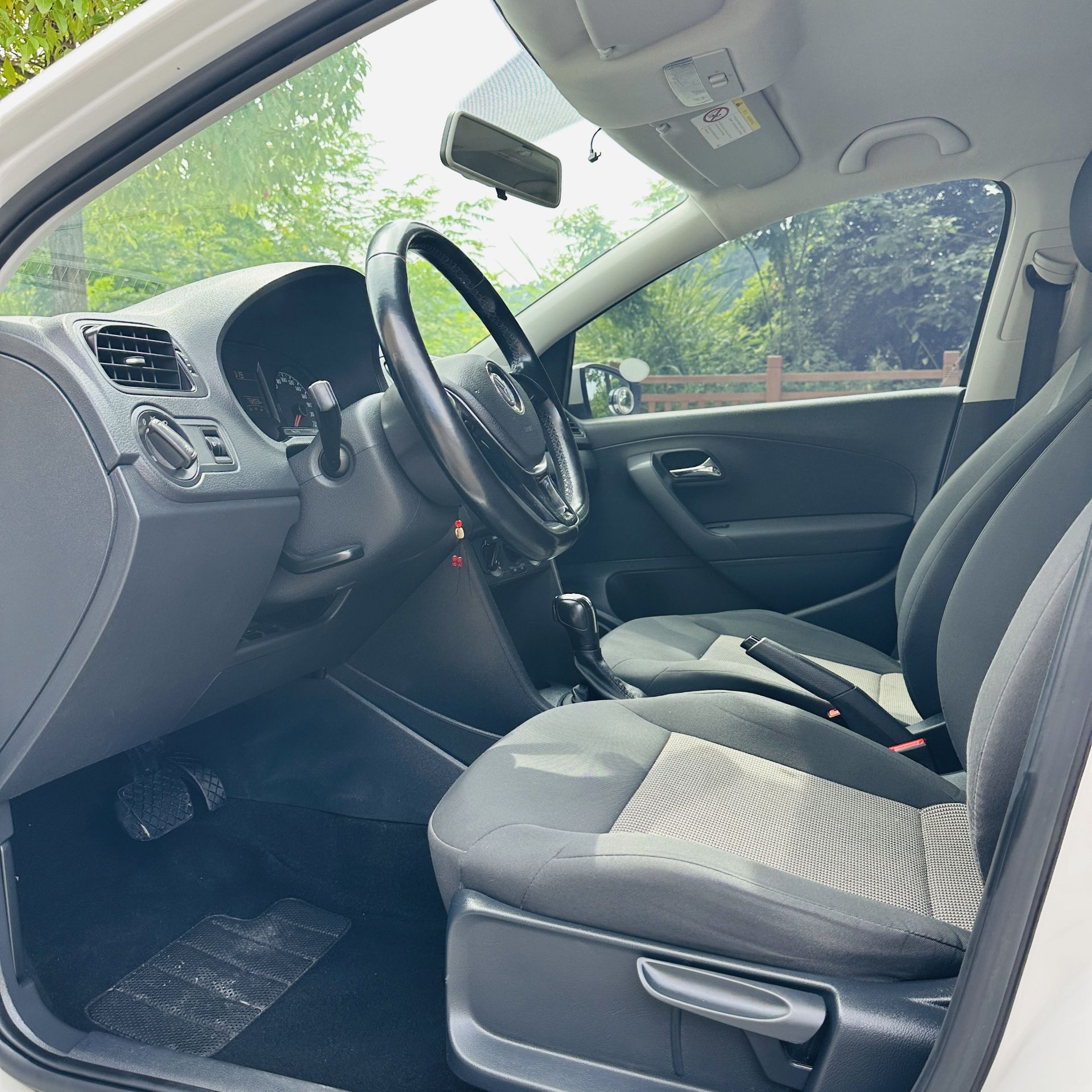 Volkswagen Polo 2016 car image #4