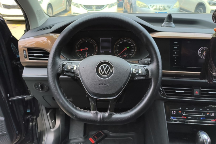 Volkswagen Tharu 2021 car image #11