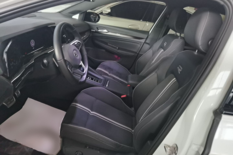 Volkswagen Golf 2022 car image #19