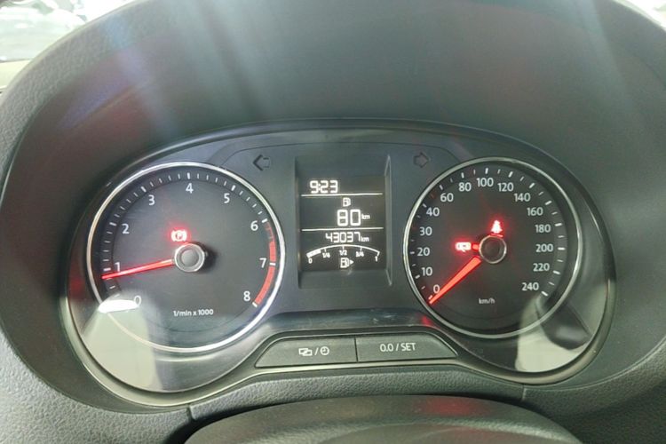 Volkswagen Polo 2014 car image #18