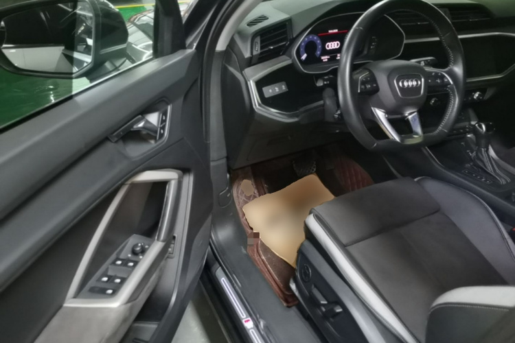 Audi Q3 2021 car image #16