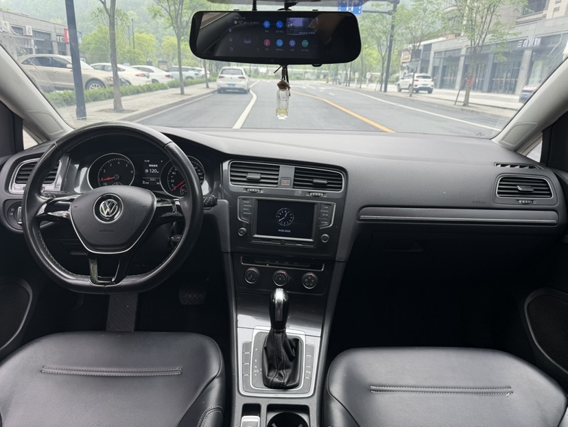 Volkswagen Golf 2017 car image #7