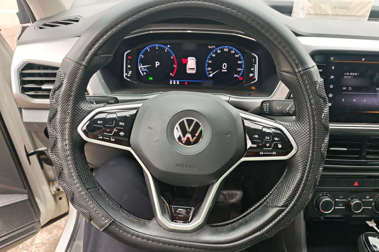 Volkswagen T-Cross 2021 car image #11