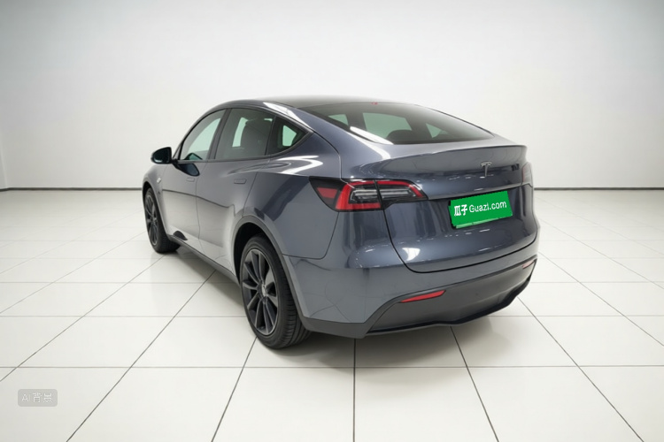 Tesla Model Y 2024 #5 Tesla Model Y 2024 car image #5