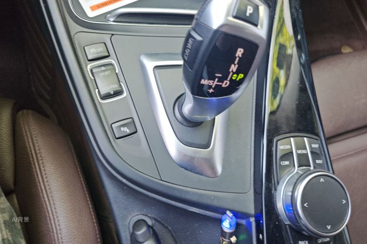 BMW 3 Series 2018 car image #16