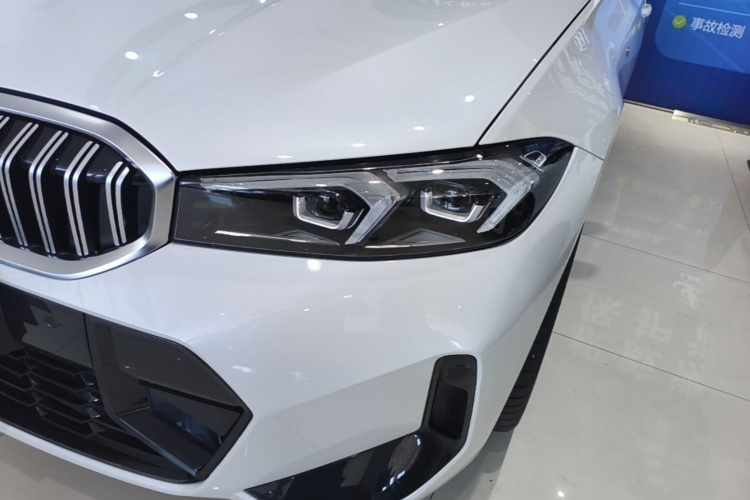 BMW 3 Series 2023 car image #23