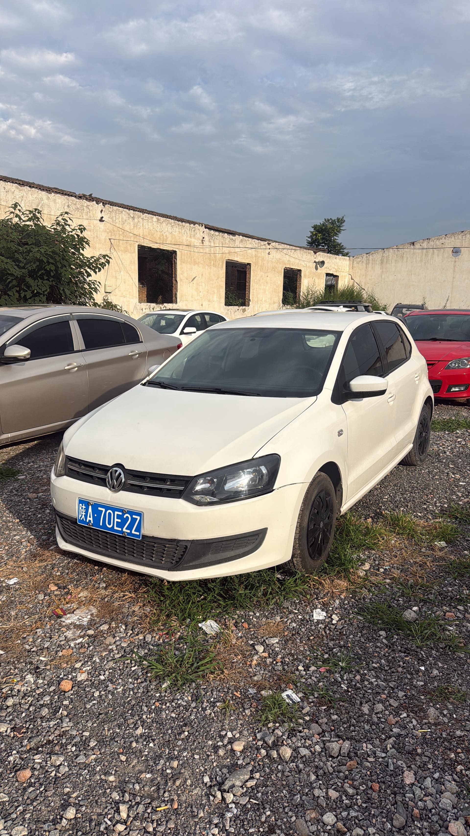Volkswagen Polo 2011 car image 