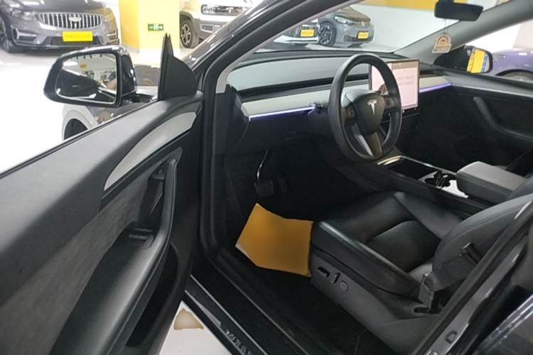 Tesla Model Y 2024 #18 Tesla Model Y 2024 car image #18