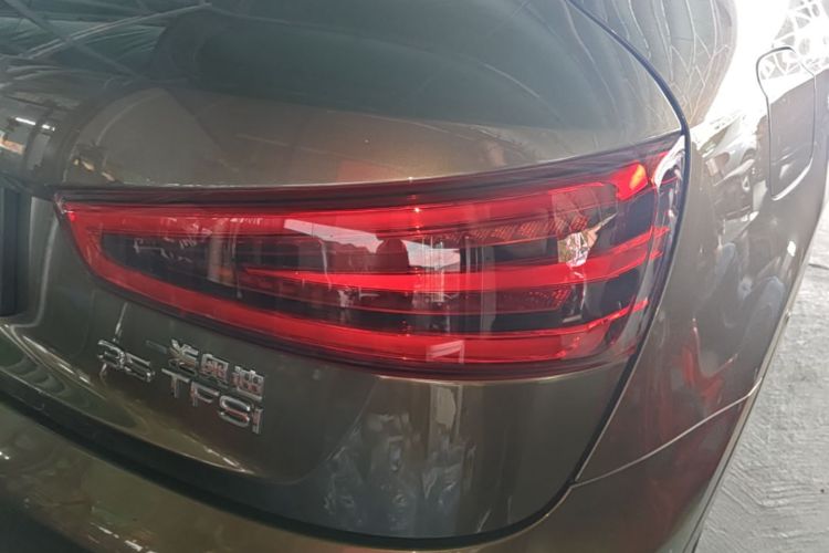 Audi Q3 2016 car image #8