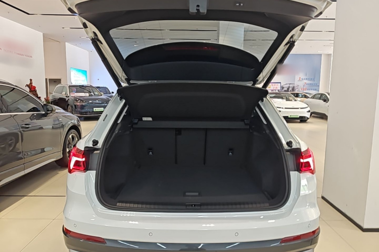 Audi Q3 2023 car image #21