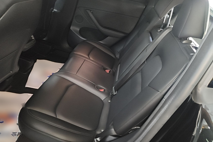 Tesla Model Y 2023 car image #17