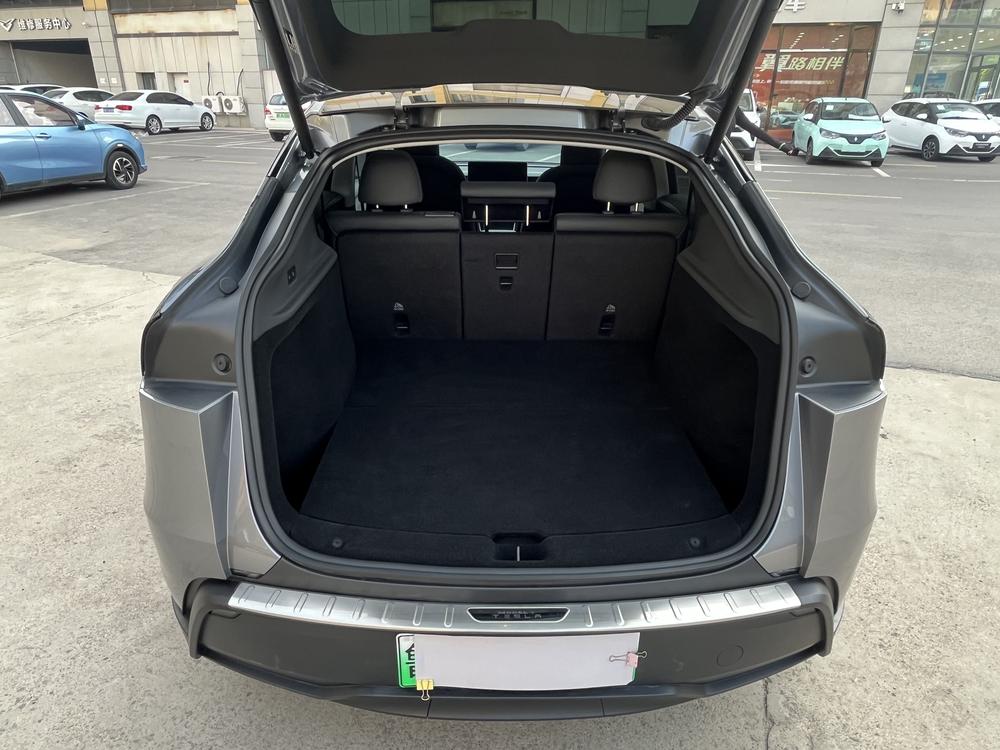 Tesla Model Y 2025 car image #16