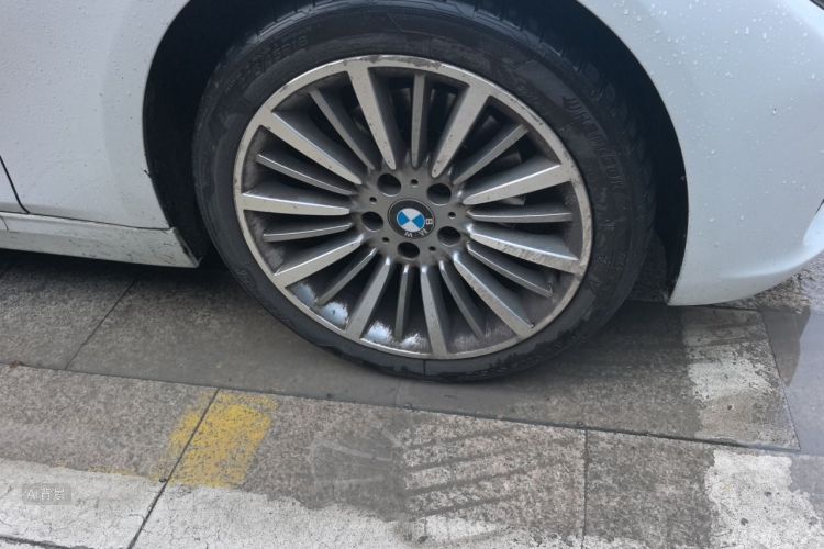 BMW 3 Series 2019 car image #9