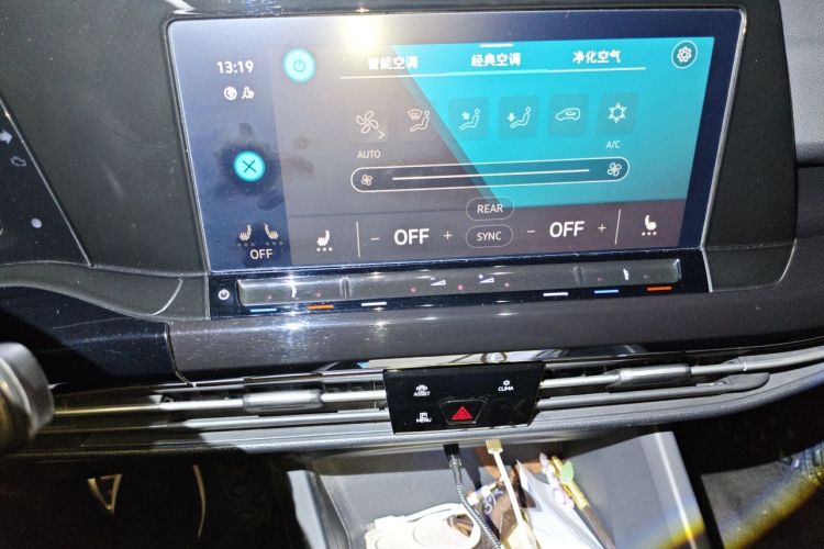 Volkswagen Golf 2022 car image #13