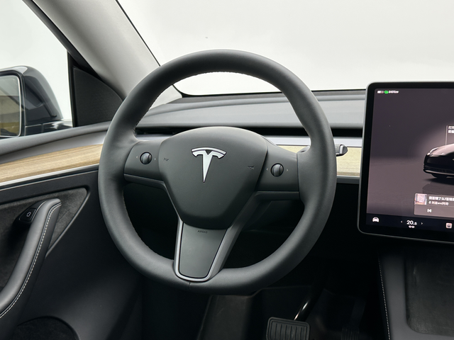 Tesla Model Y 2023 #9 Tesla Model Y 2023 car image #9