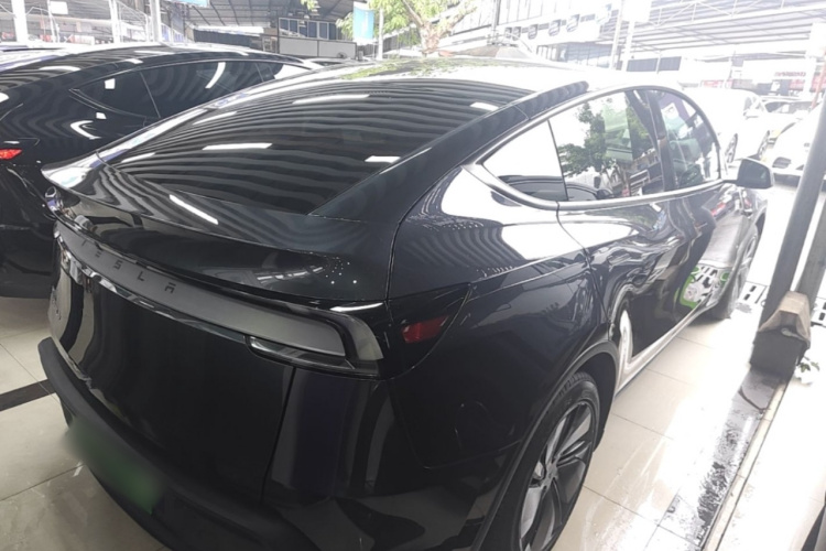 Tesla Model Y 2025 #7 Tesla Model Y 2025 car image #7