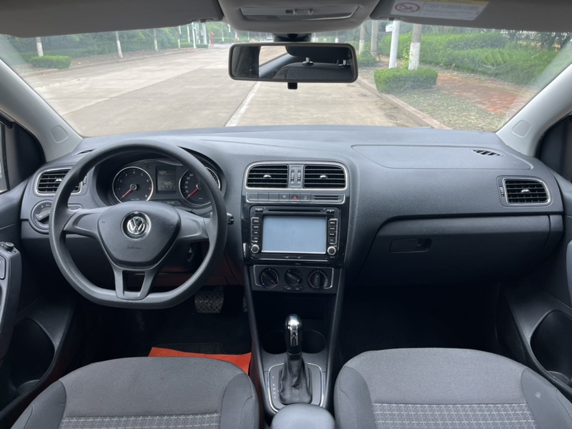 Volkswagen Polo 2015 car image #7