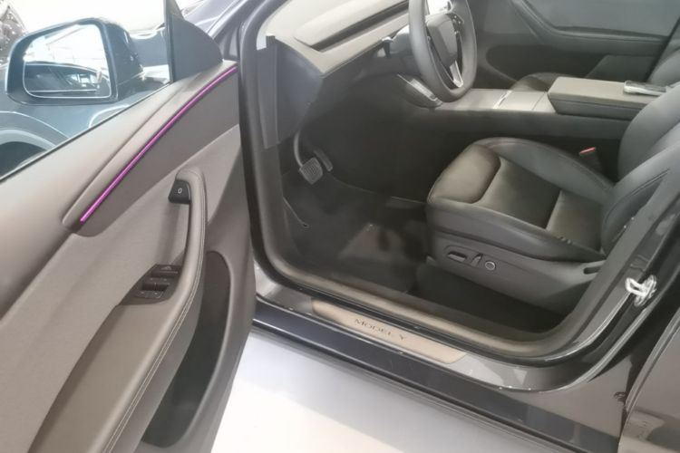 Tesla Model Y 2025 #16 Tesla Model Y 2025 car image #16