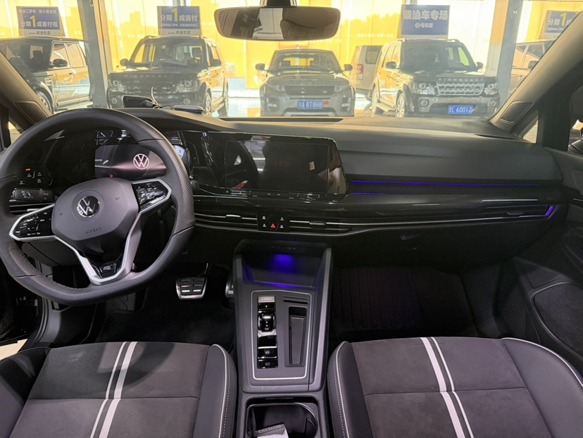 Volkswagen Golf 2023 car image #5